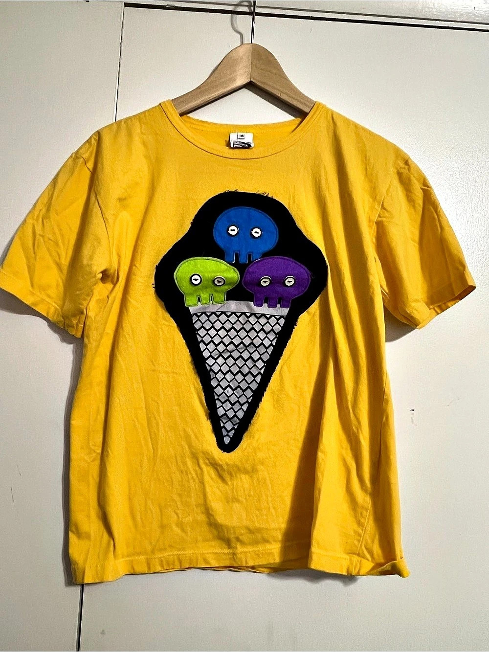 UNKUT Graphic Short Sleeve Tee Size Medium
